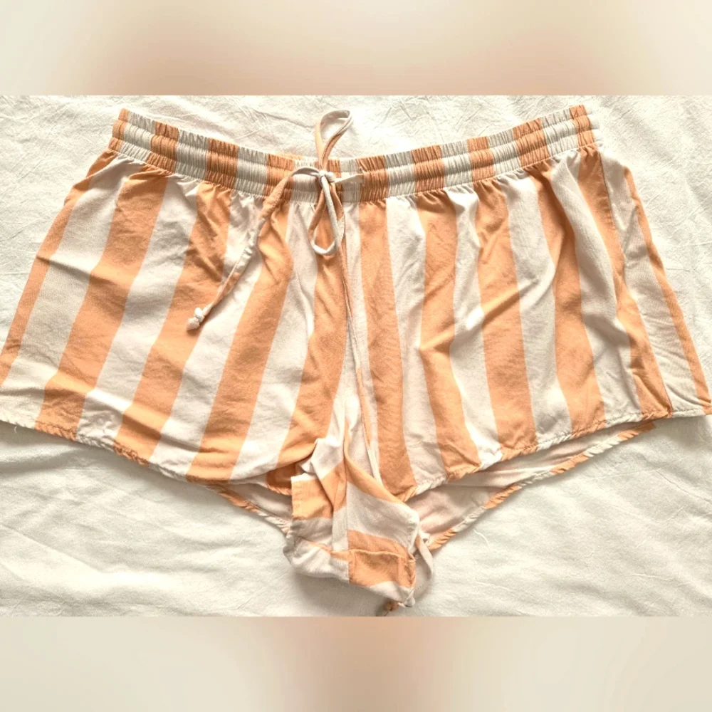 Peach and White Striped Short Pajama Set Size Medium - Picture 7 of 17